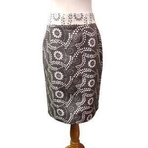 Banana Republic gray skirt and white flowers women's size 0 (G28)